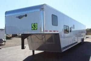 gooseneck trailer with living quarters