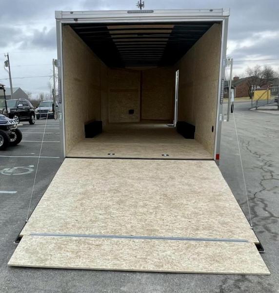 Enclosed Car Trailer 2022 24' V-Nose & Ramp Door