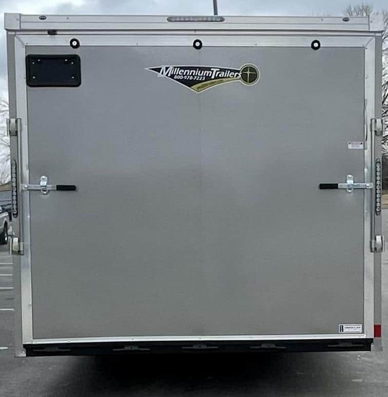 Enclosed Car Trailer 2022 24' V-Nose & Ramp Door