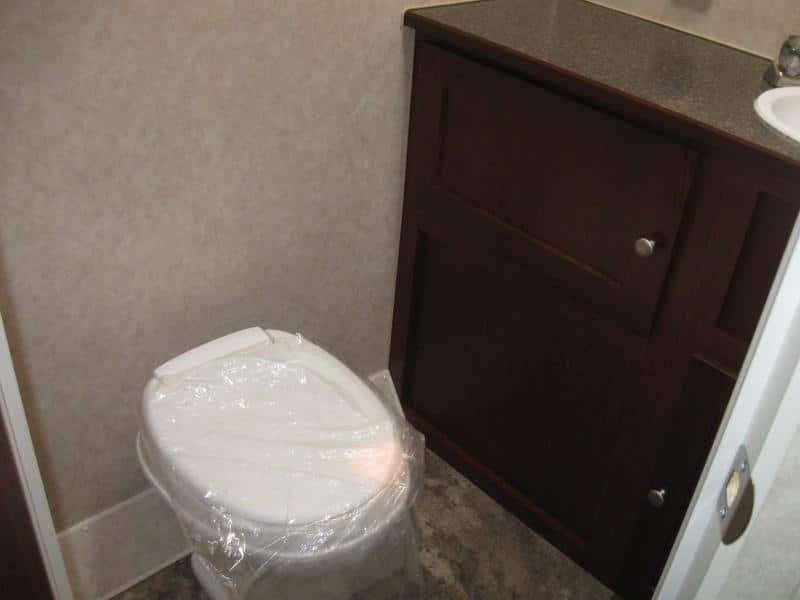 Enclosed Gooseneck Trailer with Living Quarters  40' 2023 w/King Size Bath/Sleeps 4