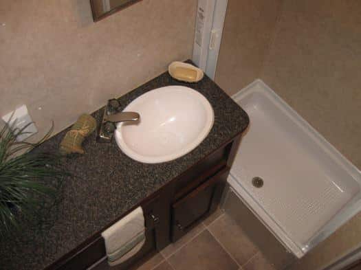 Enclosed Gooseneck Trailer with Living Quarters  40' 2023 w/King Size Bath/Sleeps 4