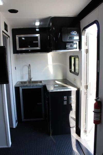 Enclosed Trailer with Living Quarters 2023 22' Nomad Sleep 6!