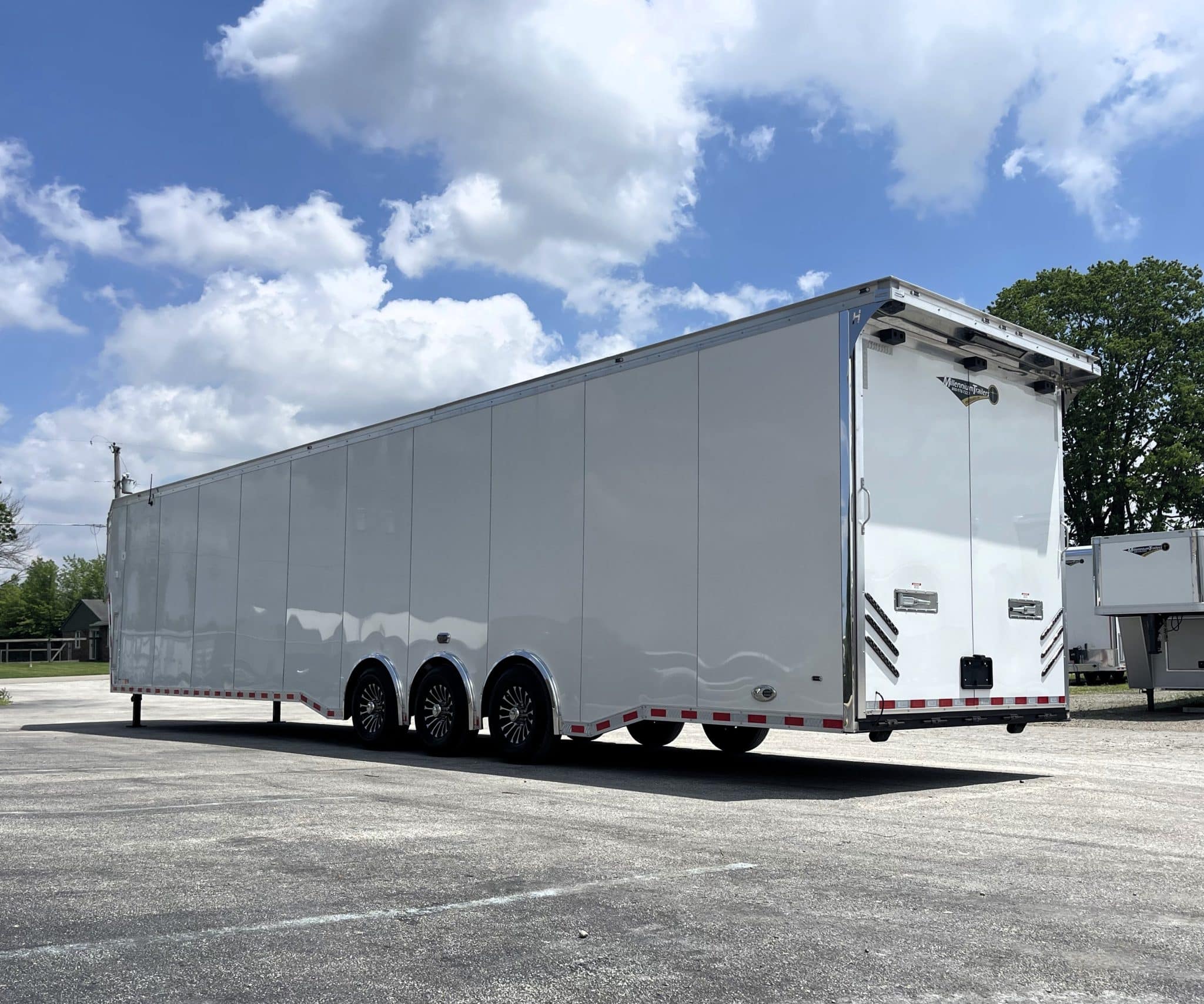 Enclosed Gooseneck Trailer 2027 48ft. Edge Car Hauler w/Finished Interior & Wide Ramp Door Opening 7894 - Image 8