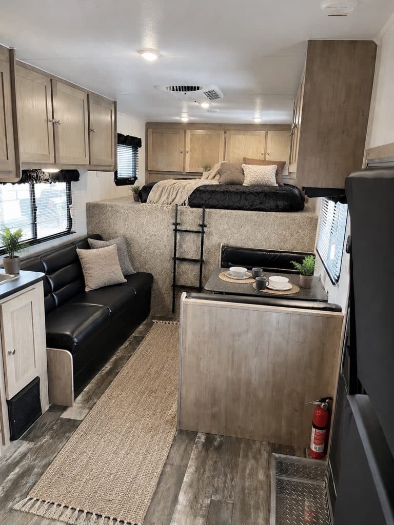 Staged 0098 1