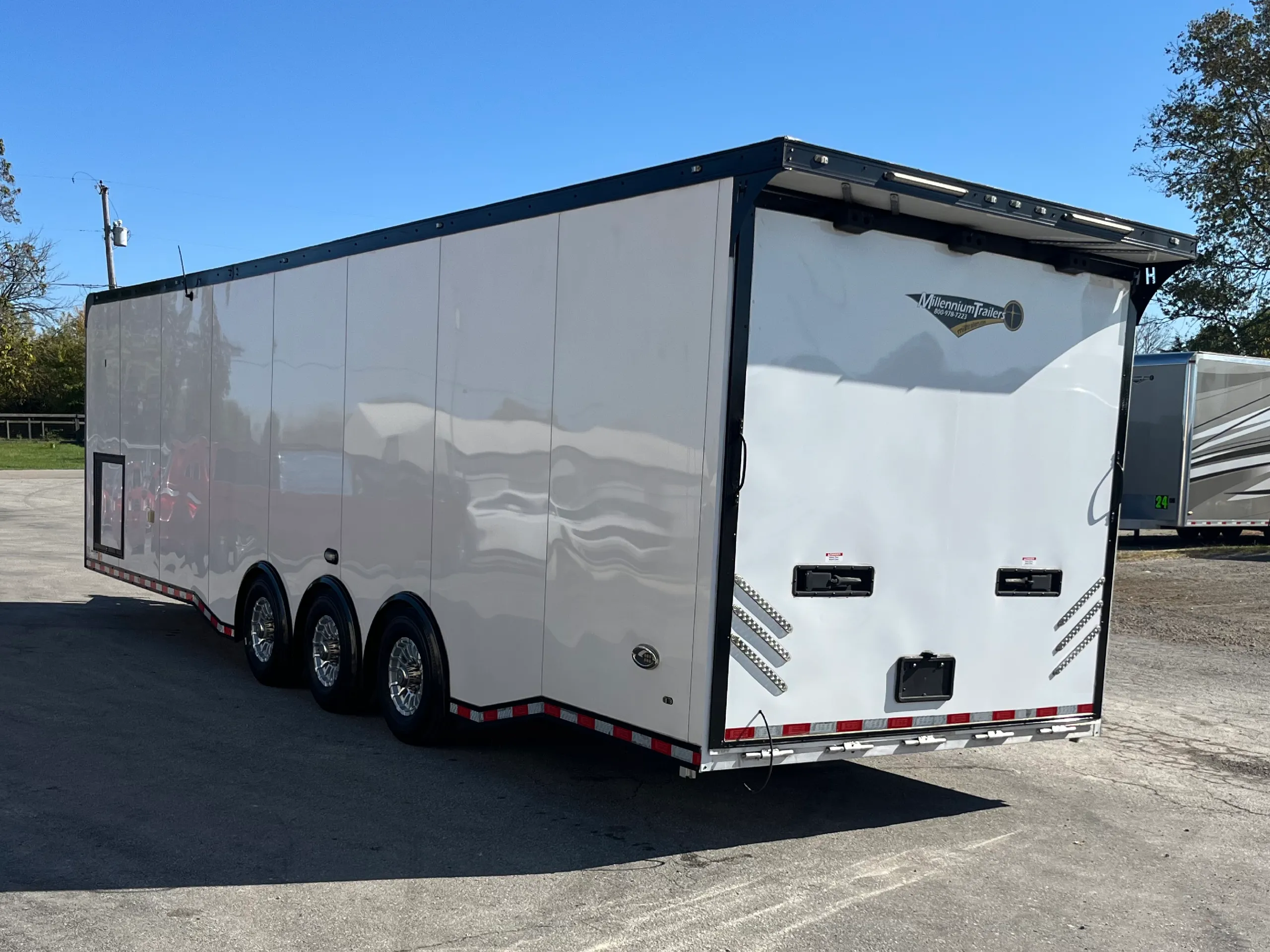 Used Aluminum Car Trailer 2023 32ft. Haulmark Edge w/Dragster Lift & (2) A/Cs 0733 - Image 7