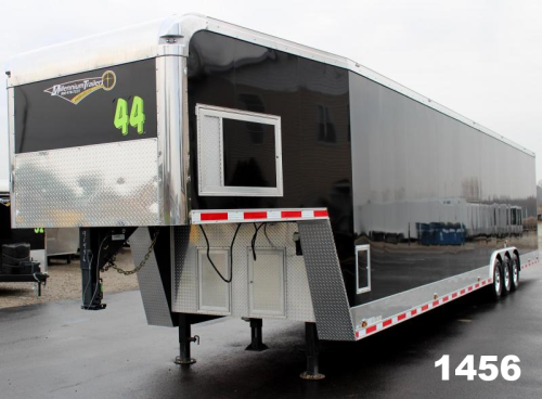 Enclosed Gooseneck Trailer