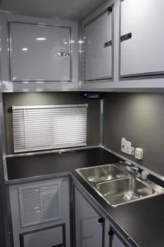 Enclosed Trailer with Living Quarters 28'/MC