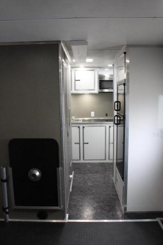 Enclosed Trailer with Living Quarters 28'/MC