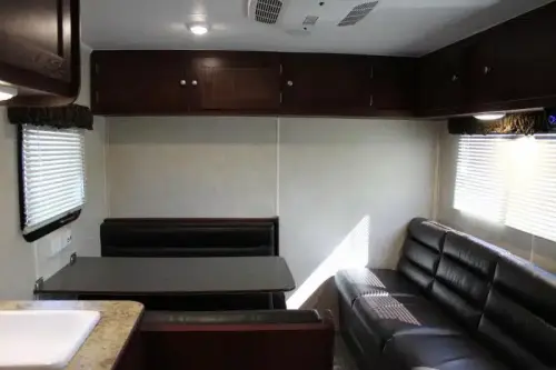 bumper_living_quarters0151_2.jpg