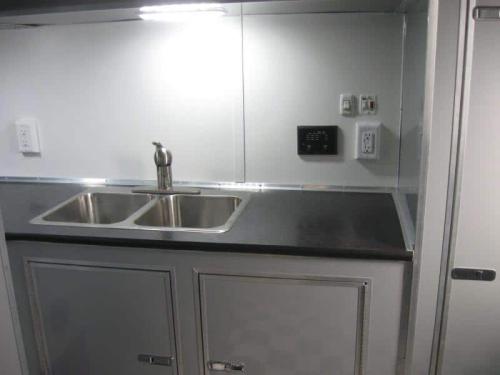 Enclosed Trailer With Living Quarters 24'/MC