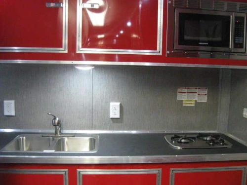 Enclosed Trailer with Living Quarters 26'/MC
