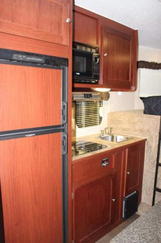 Enclosed Gooseneck Trailer