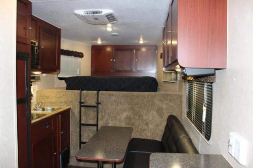 Enclosed Gooseneck Trailer