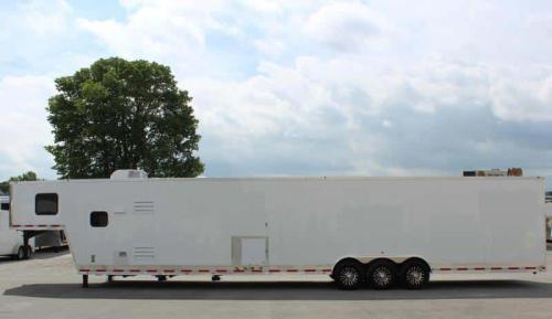 Enclosed Gooseneck Trailer